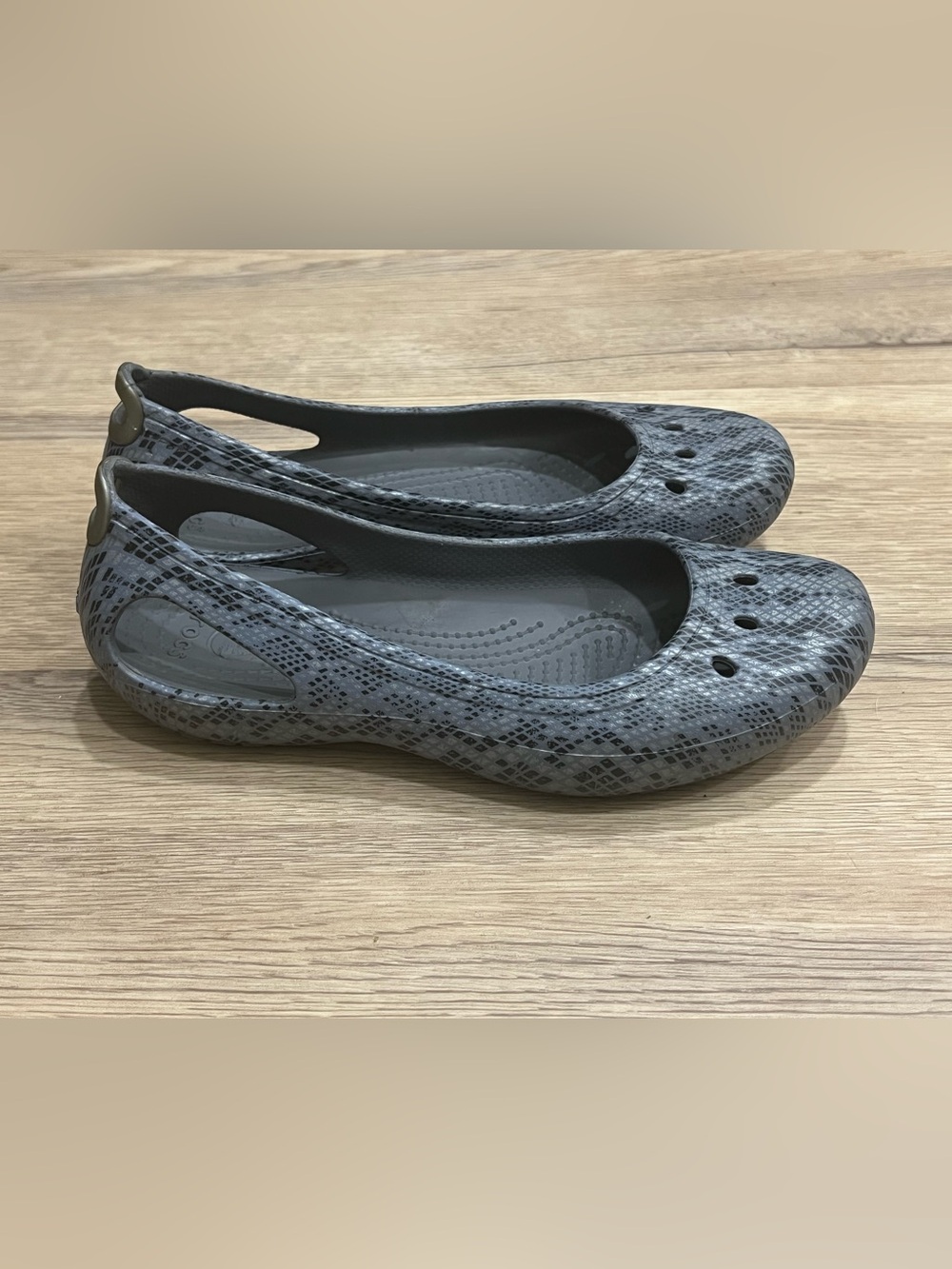 Crocs Kadee Snakeskin Ballet Flats Gray Black Waterproof women’s 7